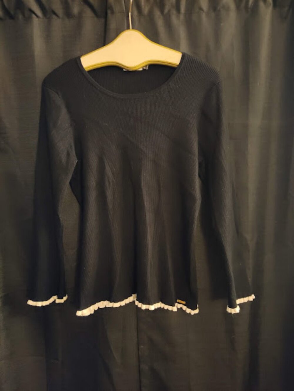 CALVIN KLEIN RUFFLE EDGE SWEATER Size L